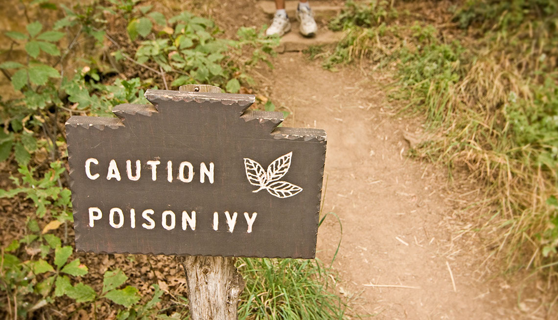 Poison ivy sign on a trail
