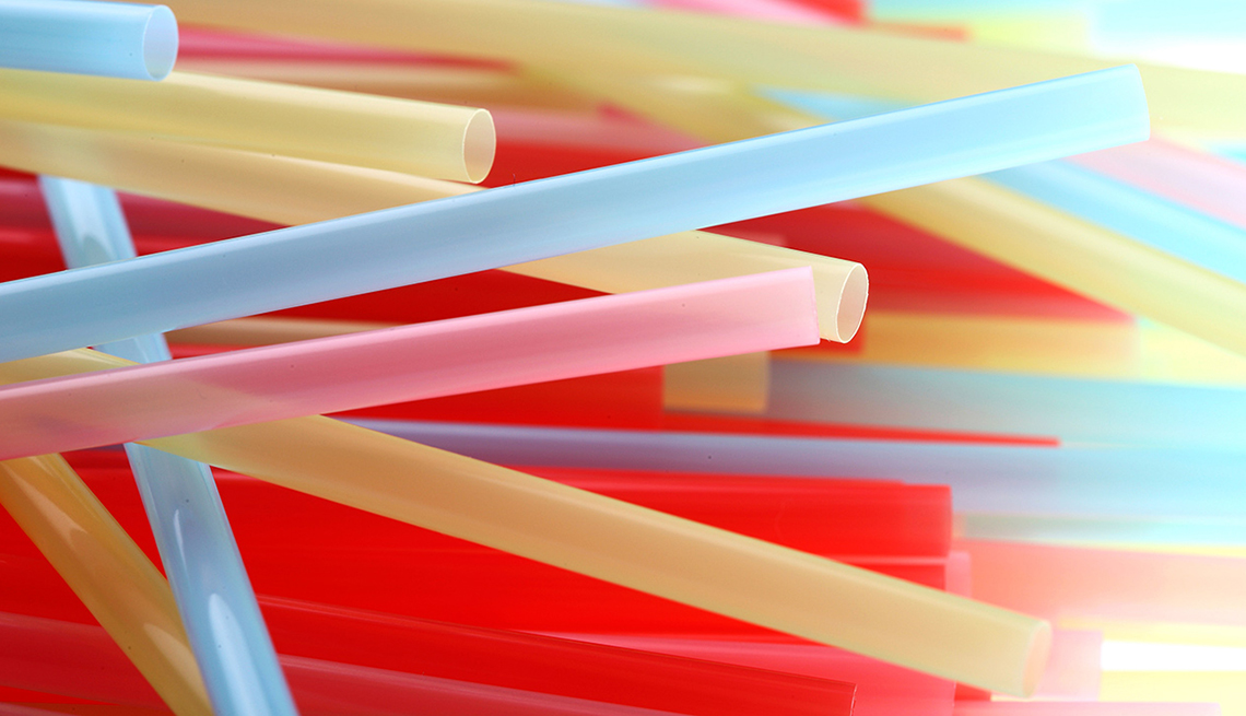 Los mejores trucos para empacar y viajar liviano - Pitillos de colores