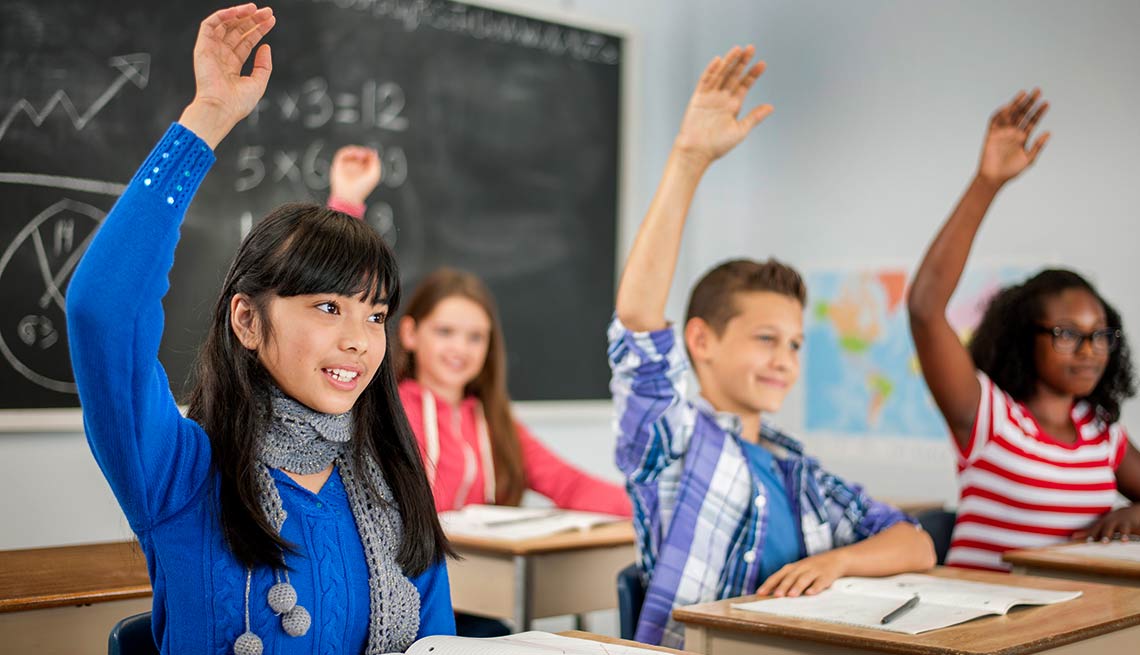 Estudiantes en un salón de clases